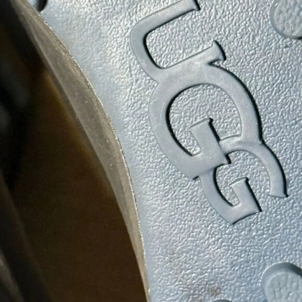 UGGS youth thinsulate winter boots size 5‎